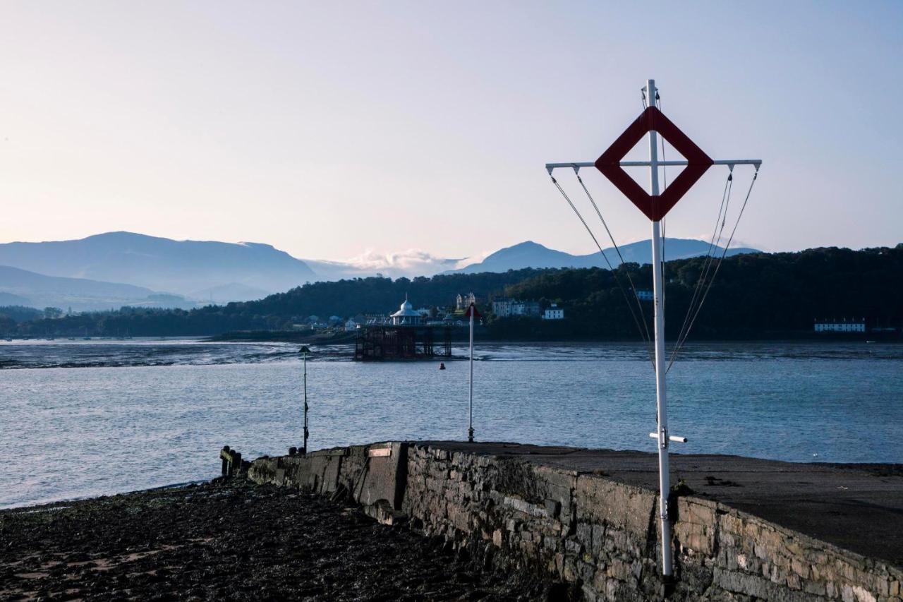 Gazelle Hotel Menai Bridge Bagian luar foto