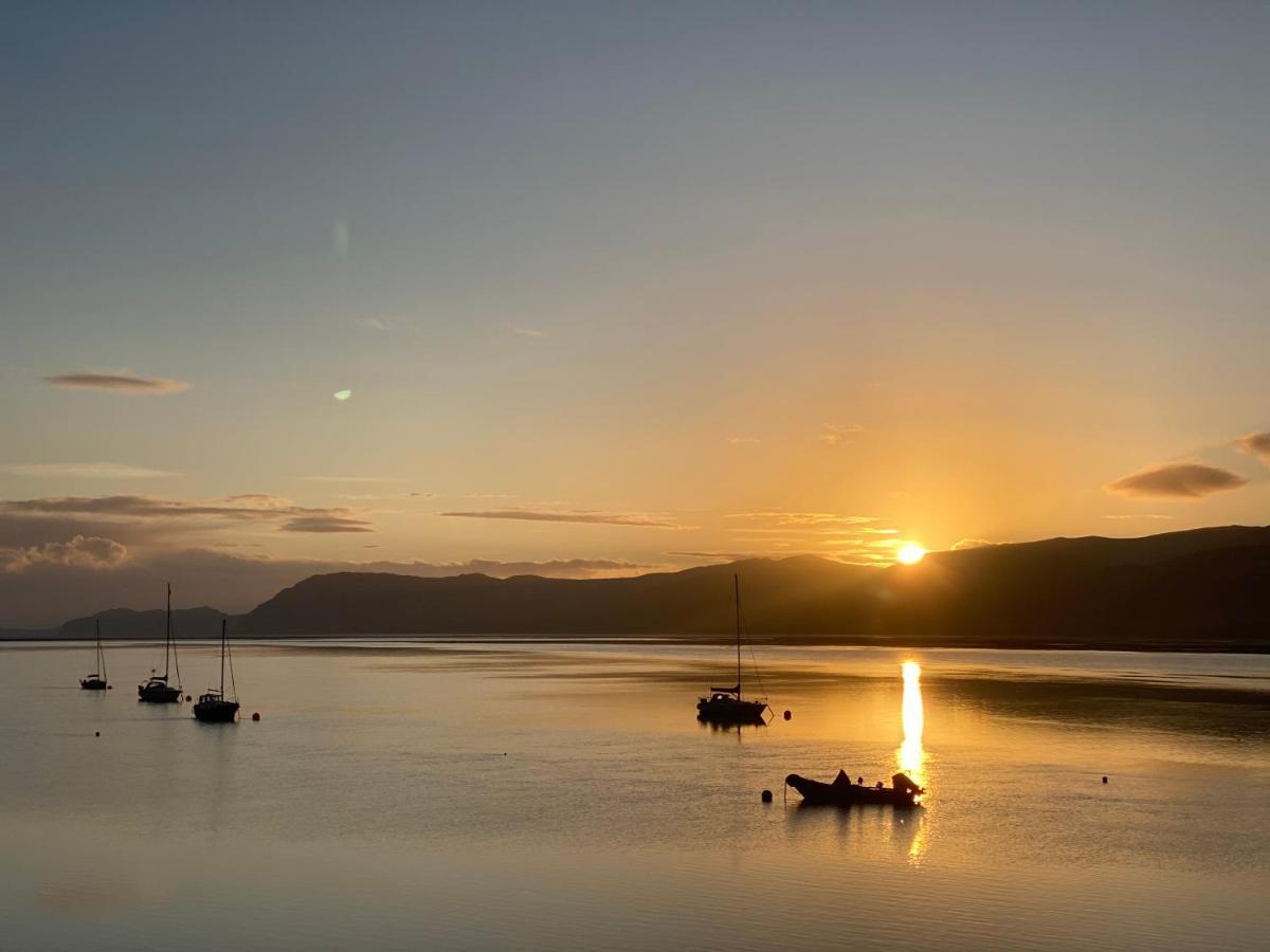 Gazelle Hotel Menai Bridge Bagian luar foto