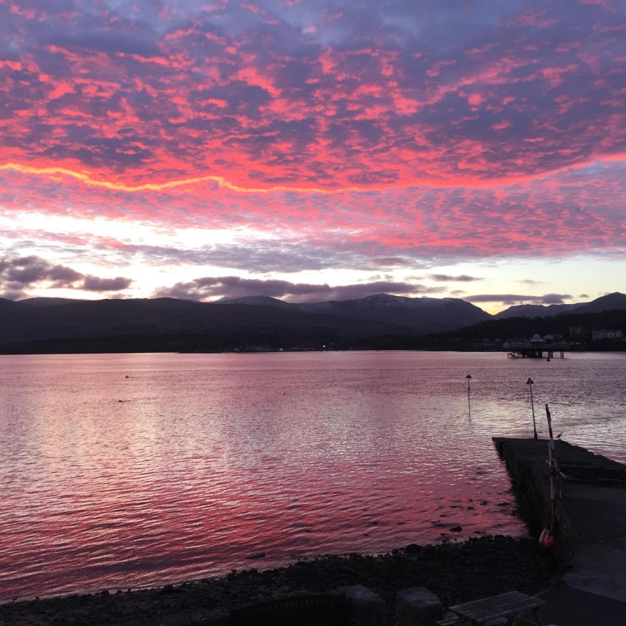 Gazelle Hotel Menai Bridge Bagian luar foto